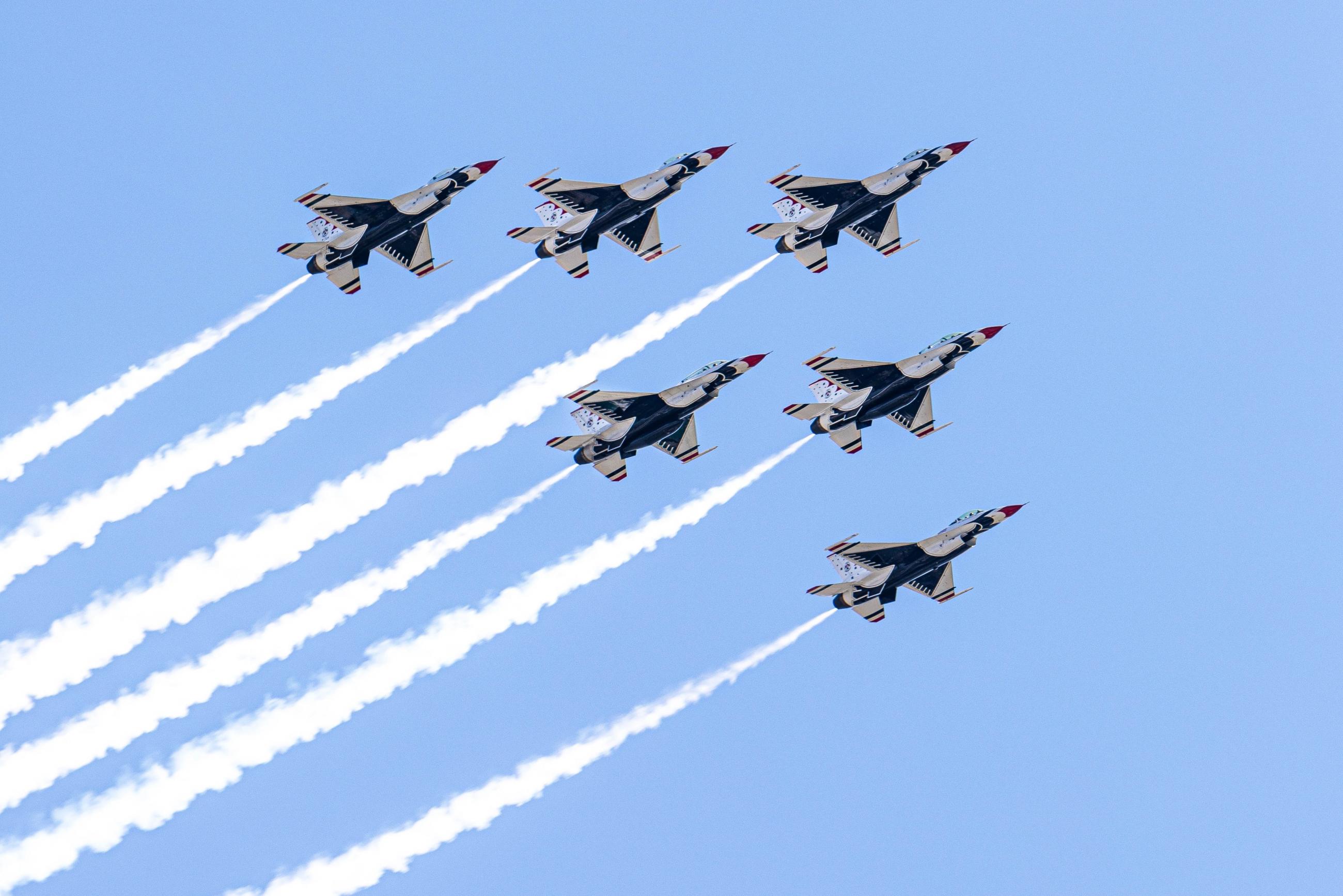 Six air force planes flying in sync